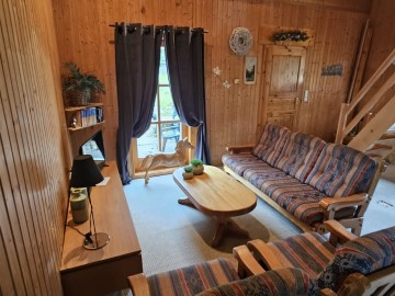 Spacious, cozy living room